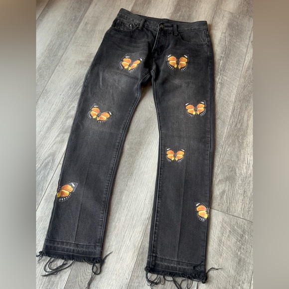 MNML Slim Straight Graphic Butterfly Jeans. - Picture 13 of 14